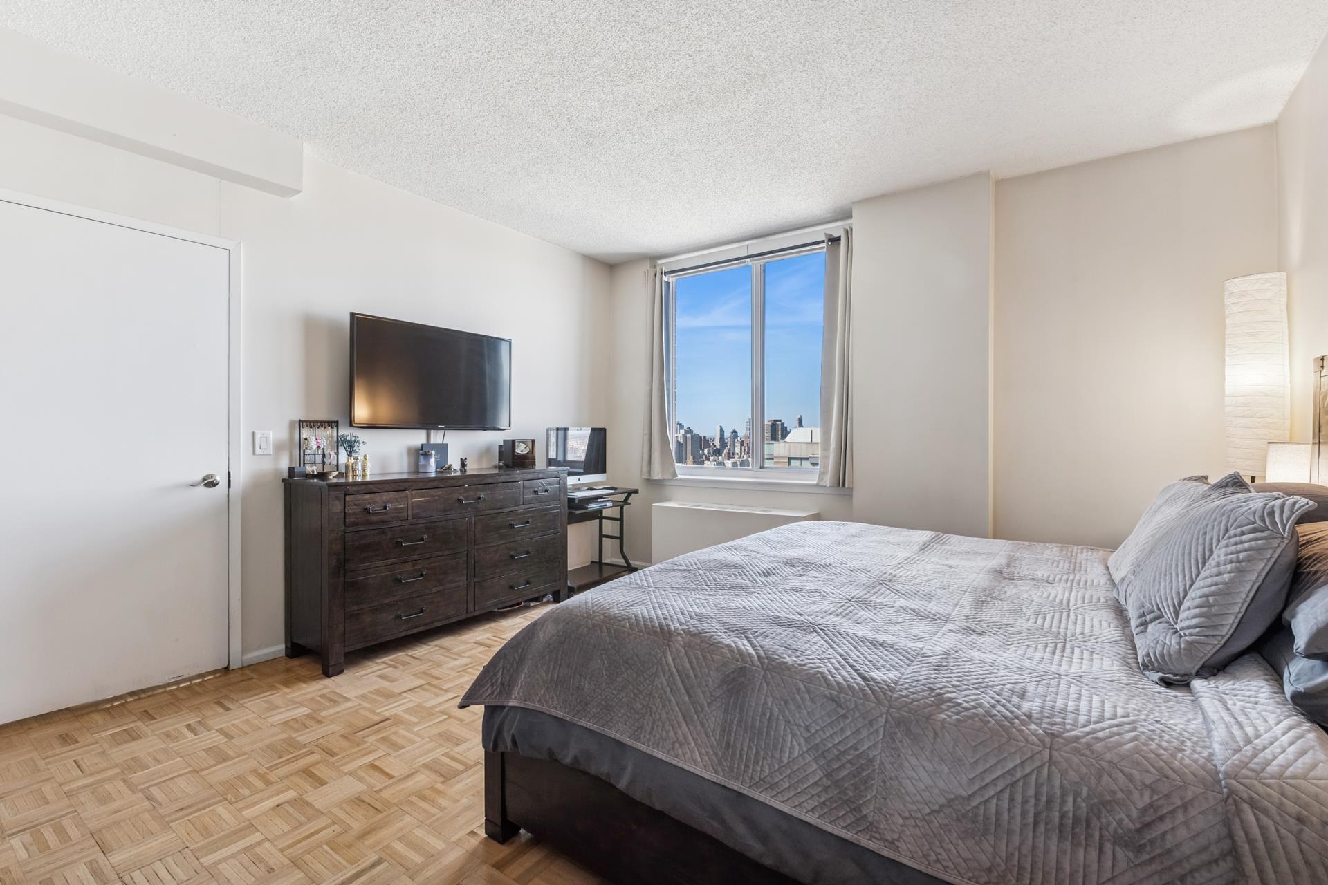 #12 photo, Hunters Point, Hunters Point , NY 11109