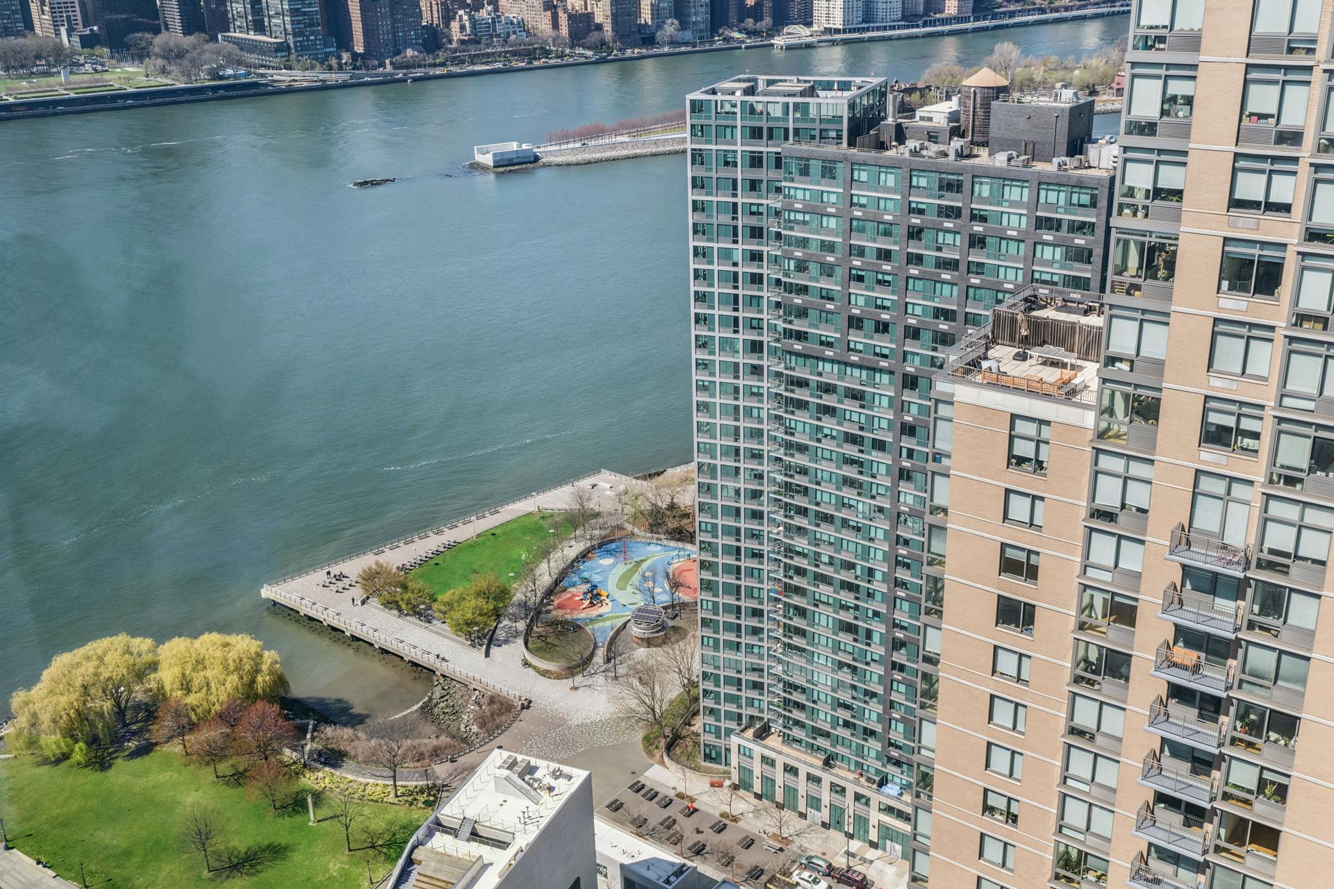 #15 photo, Hunters Point, Hunters Point , NY 11109