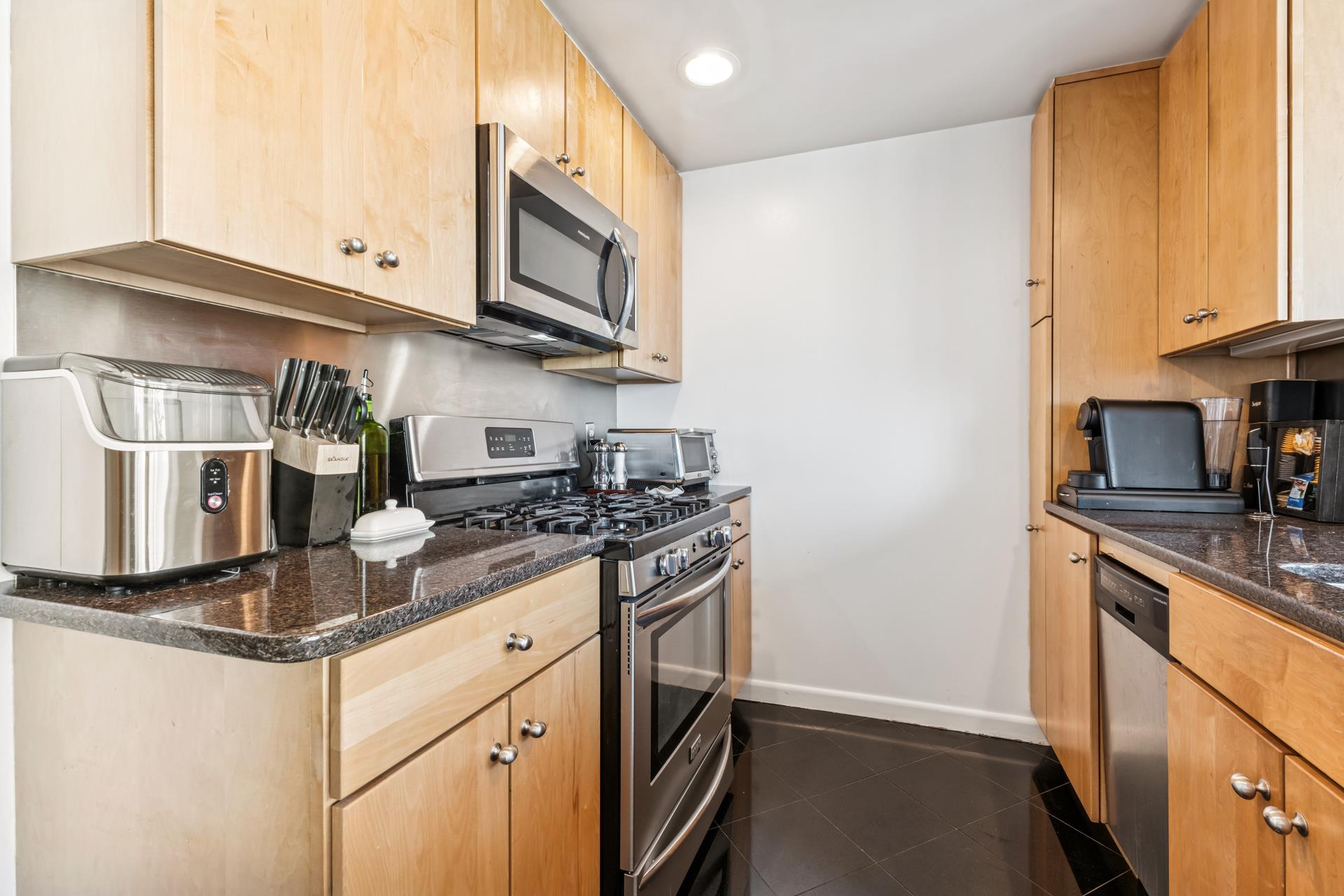#4 photo, Hunters Point, Hunters Point , NY 11109