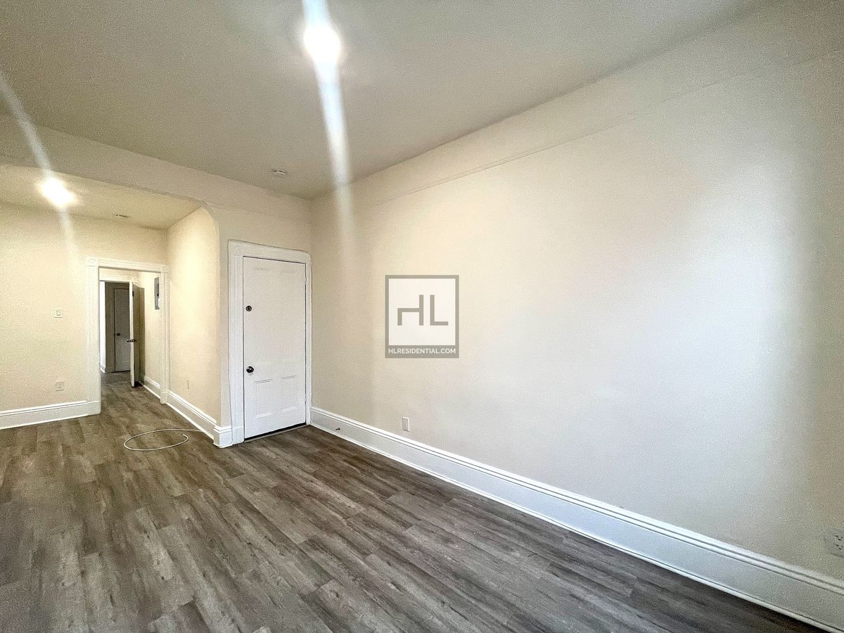 #3 photo, 51-28 35th Street, Long Island City , NY 11101