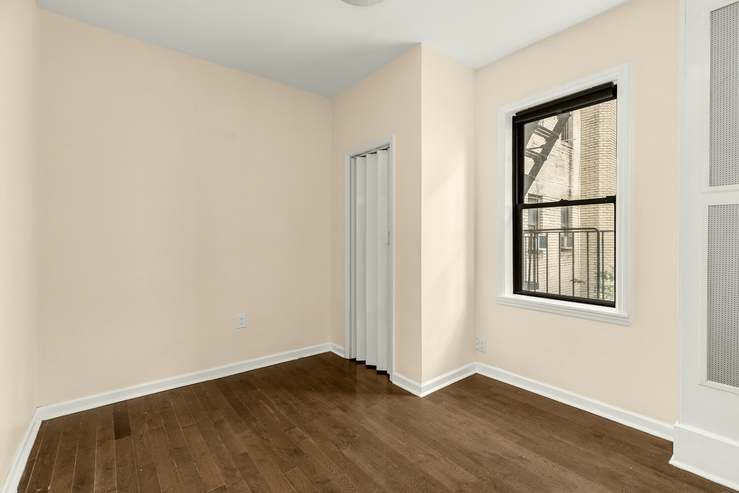 #8 photo, Ditmars Steinway, Ditmars Steinway , NY 11105