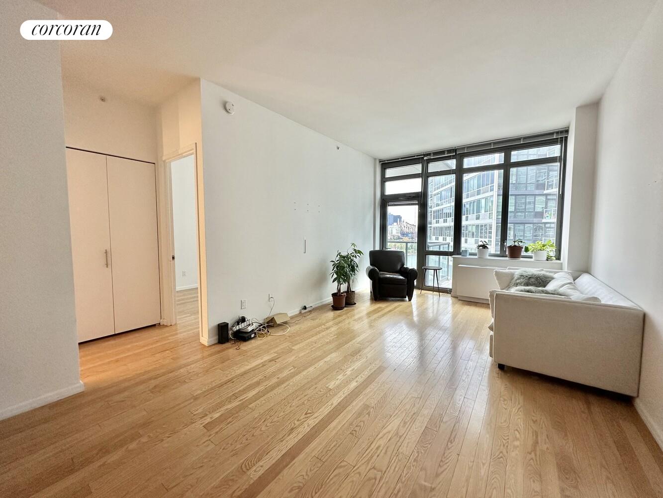 #2 photo, Hunters Point, Hunters Point , NY 11109