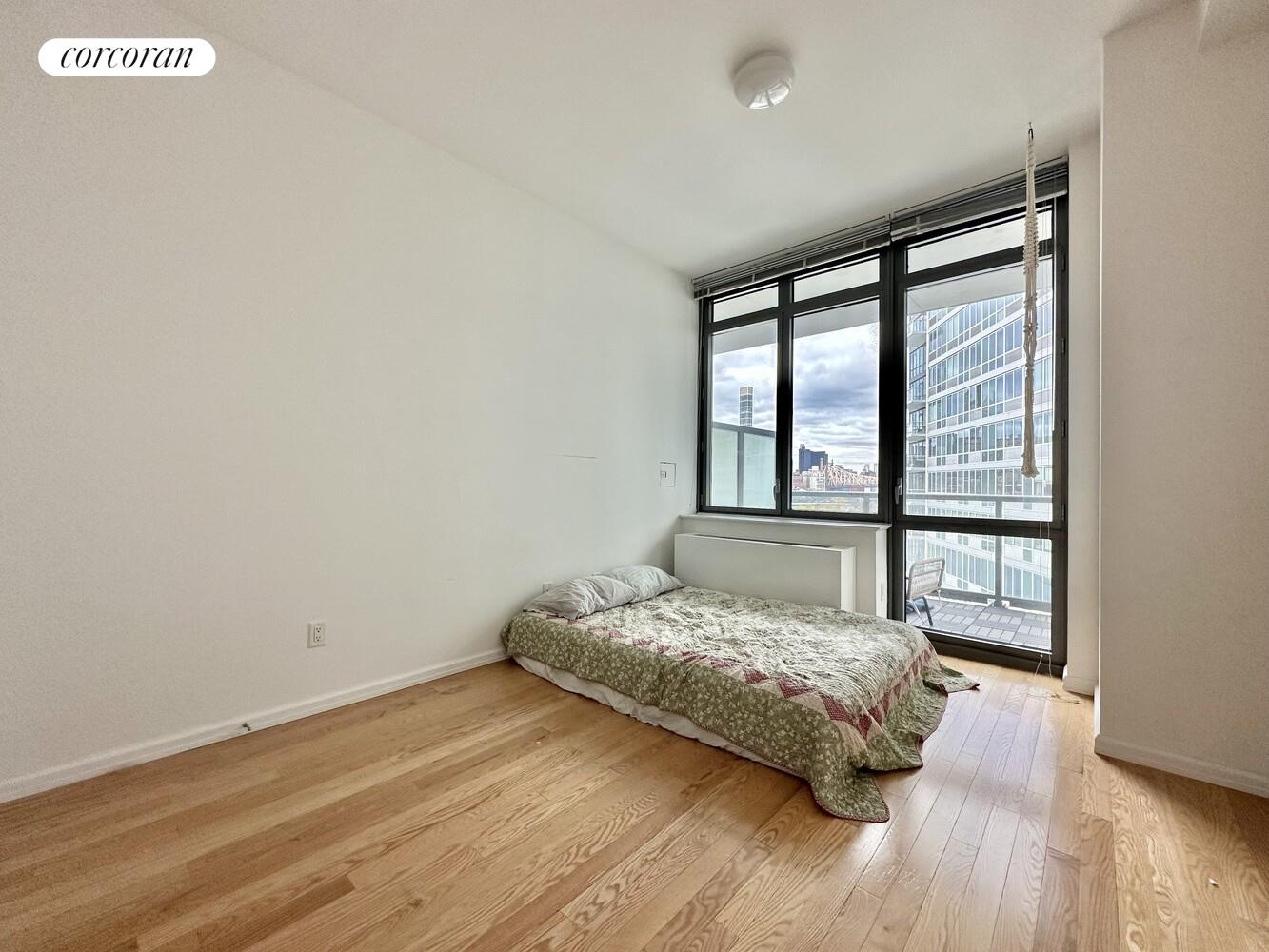 #3 photo, Hunters Point, Hunters Point , NY 11109