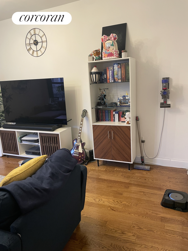 #9 photo, Woodside, Woodside , NY 11377