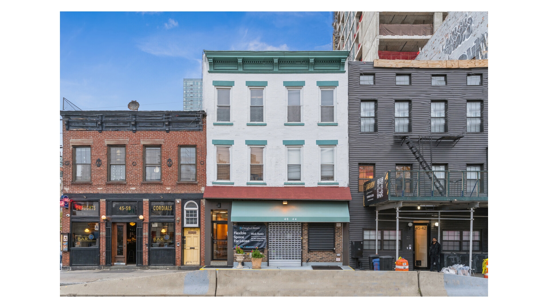 #1 photo, 45-44 VERNON Boulevard, Hunters Point , NY 11101