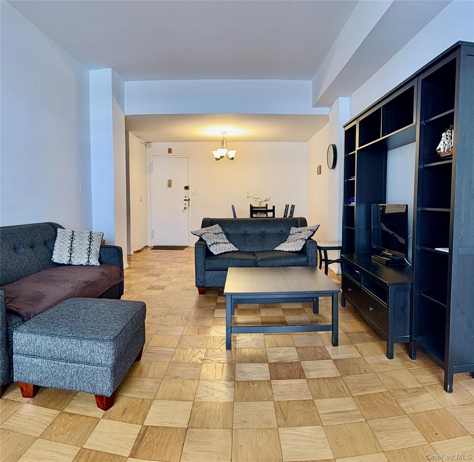 #5 photo, 61-20 Grand Central Parkway, Forest Hills , NY 11375