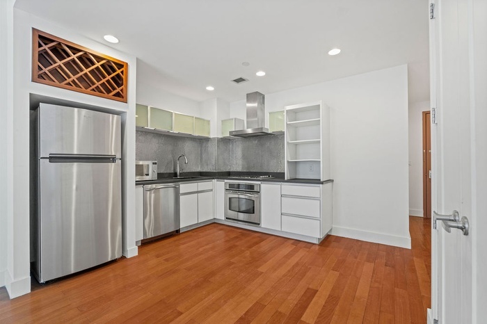 #4 photo, Long Island City, Long Island City , NY 11101