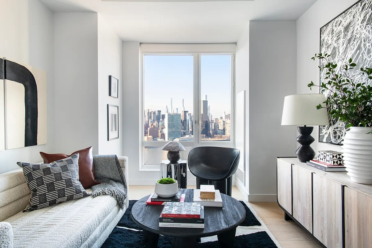 #3 photo, 1-15 57th Avenue, Hunters Point , NY 11101