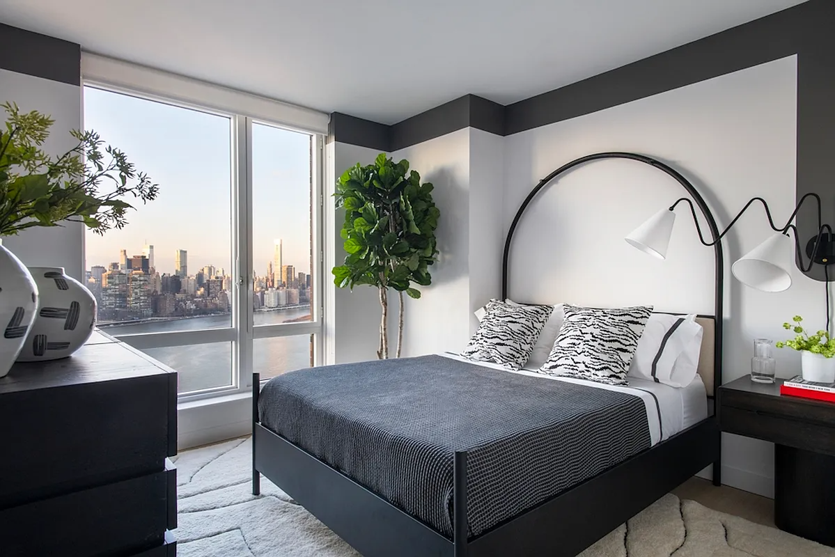 #4 photo, 1-15 57th Avenue, Hunters Point , NY 11101