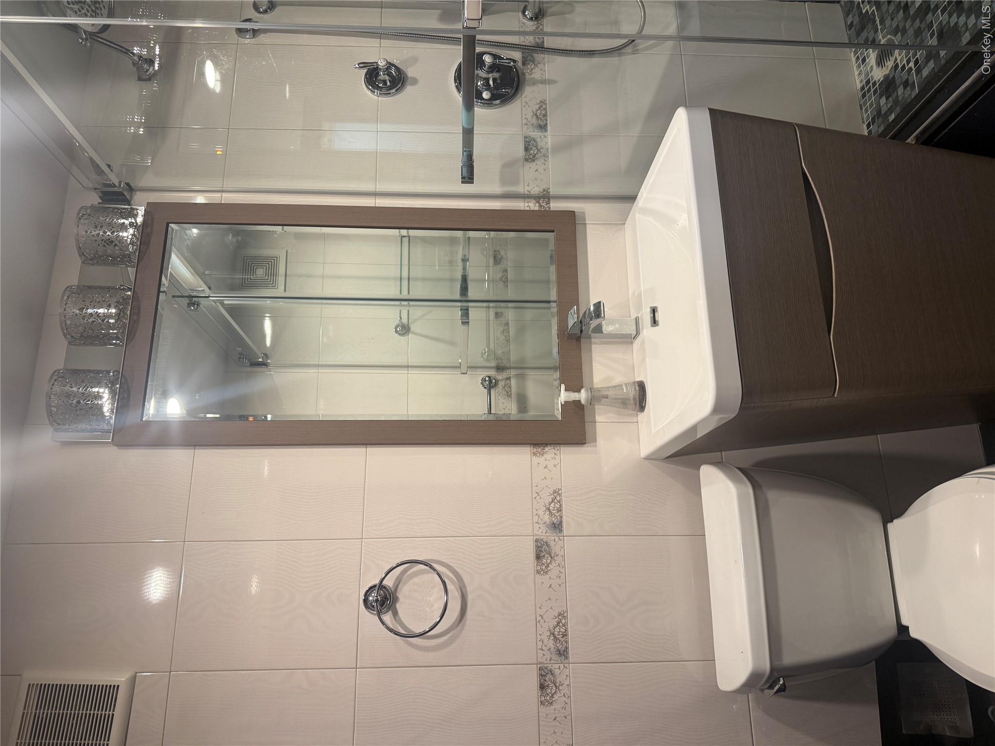 #3 photo, 61-20 Grand Central Parkway, Forest Hills , NY 11375
