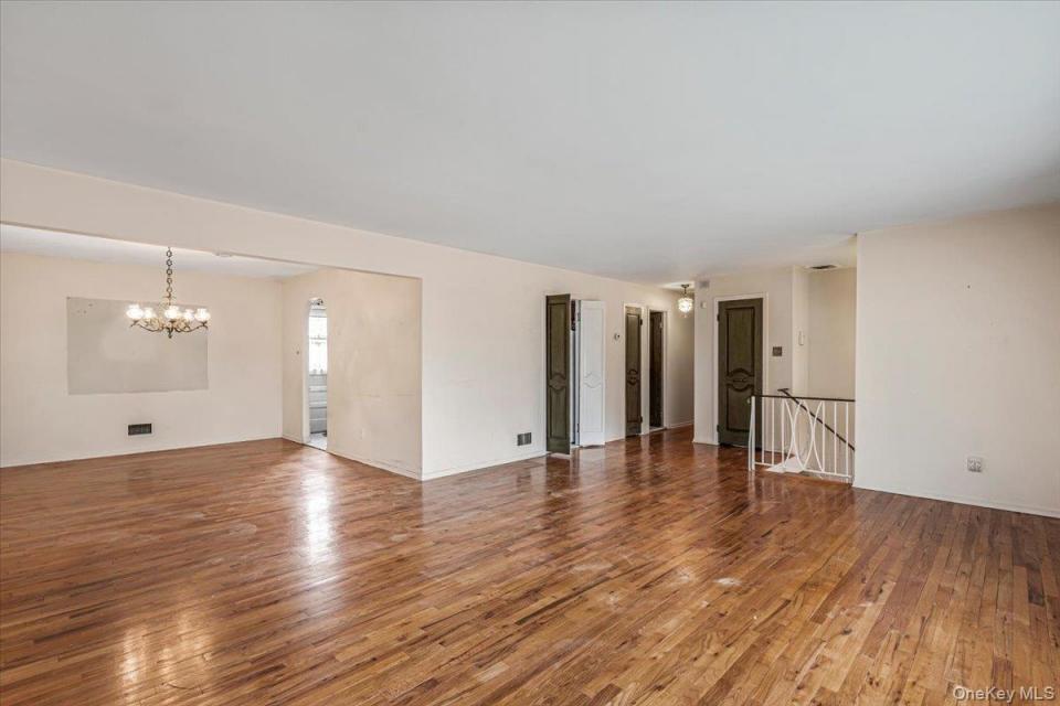 #5 photo, 156-14 14th Avenue, Beechhurst , NY 11357