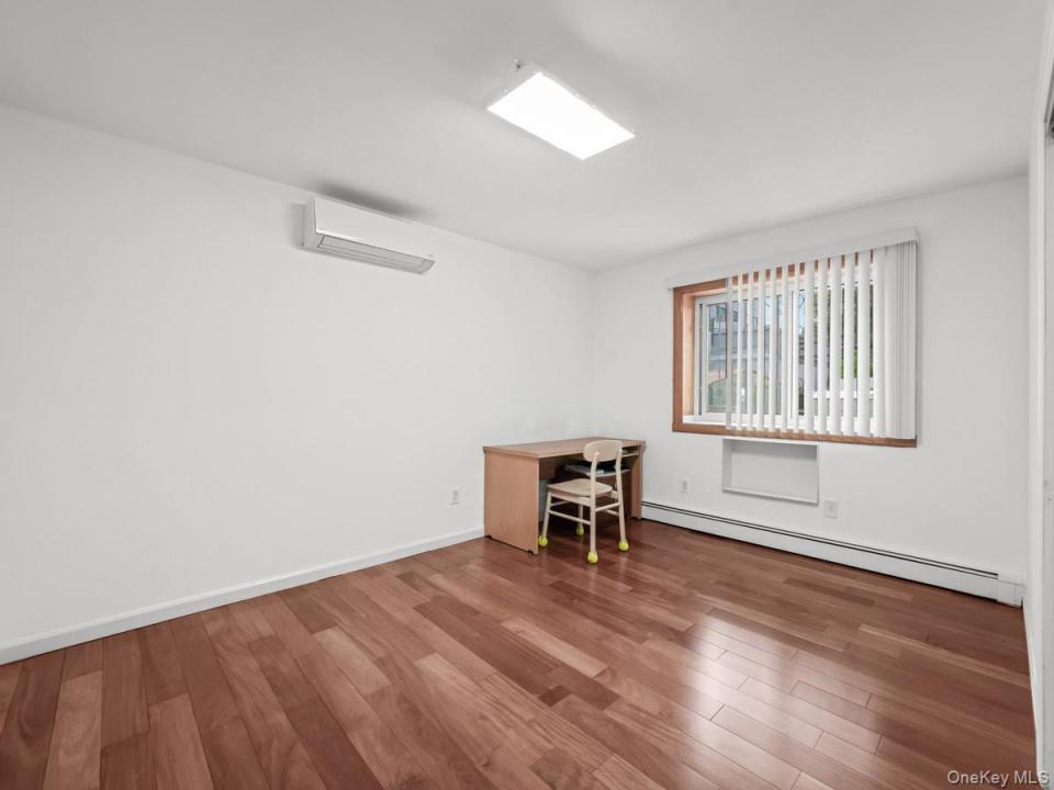 #6 photo, 40-08 214th Place, Bayside , NY 11361