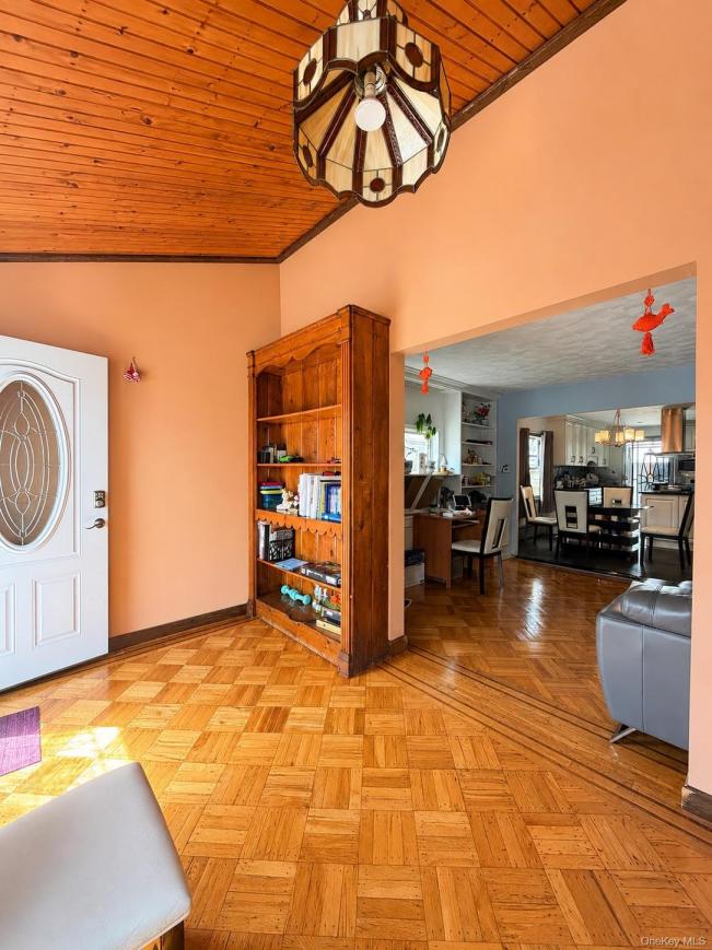 #7 photo, 202-13 33rd Avenue, Bayside , NY 11361