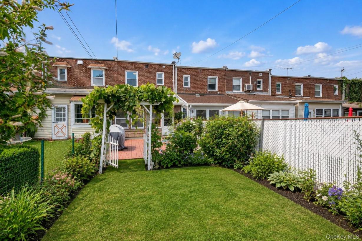 #18 photo, 15150 11th Avenue, Whitestone , NY 11357