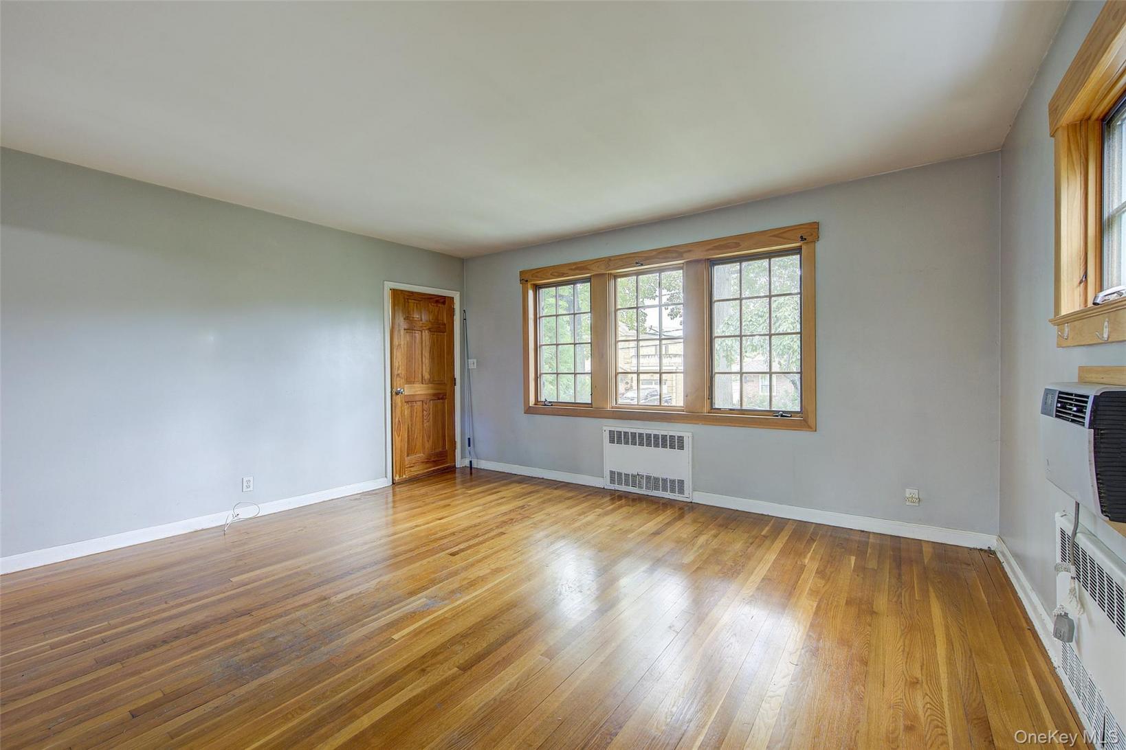 #4 photo, 26-20 210th Place, Bayside , NY 11360