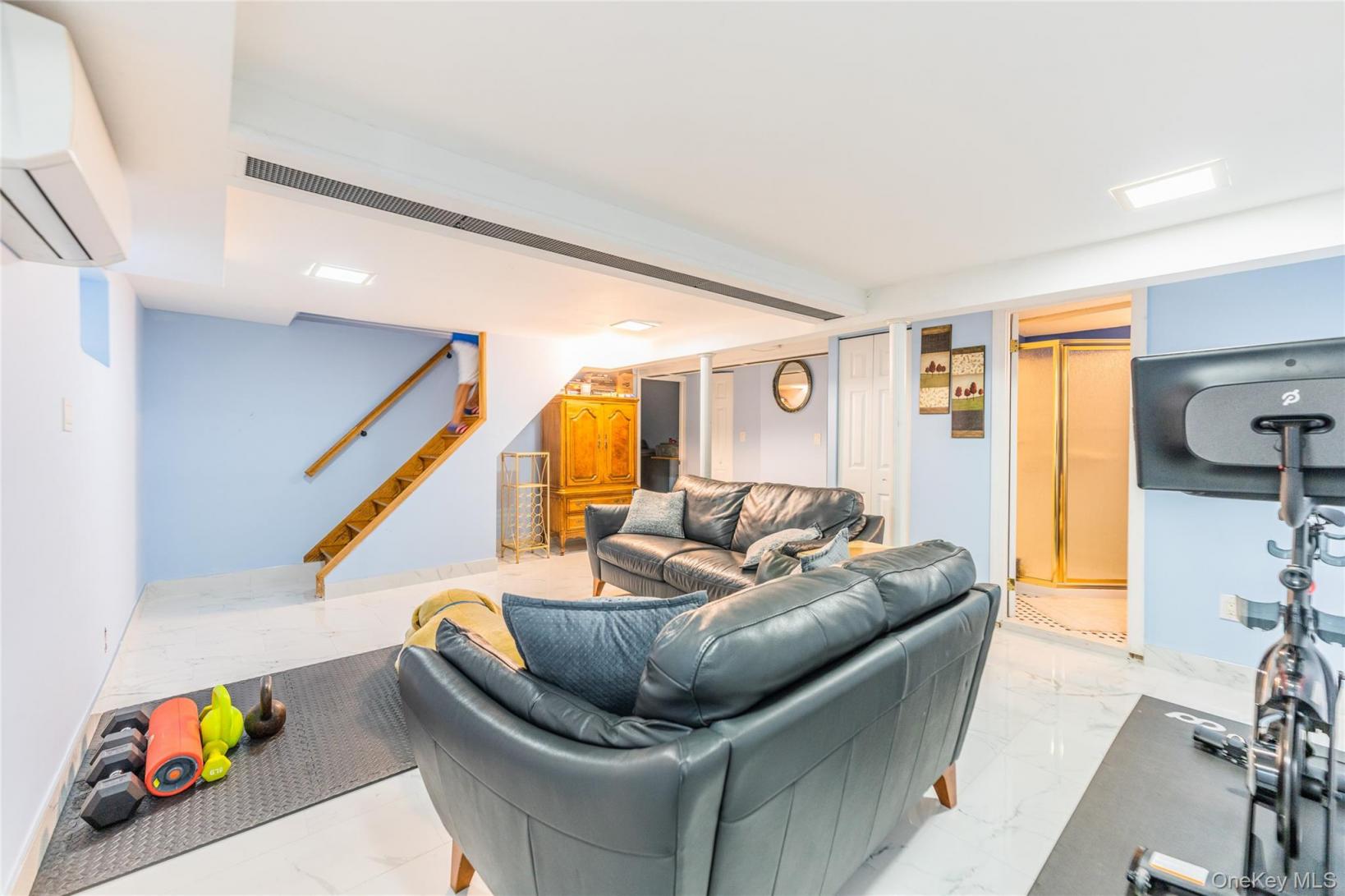 #20 photo, 166-31 24th Road, Whitestone , NY 11357