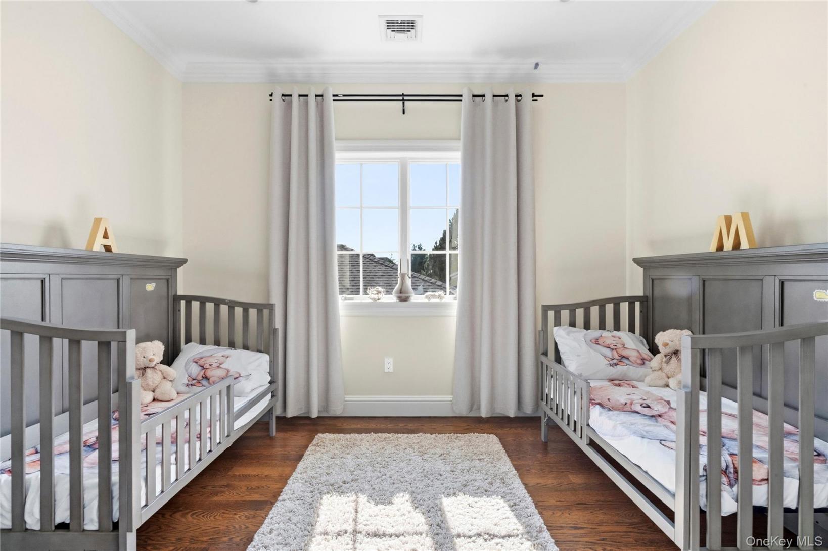 #16 photo, 18 Boulevard, Malba , NY 11357