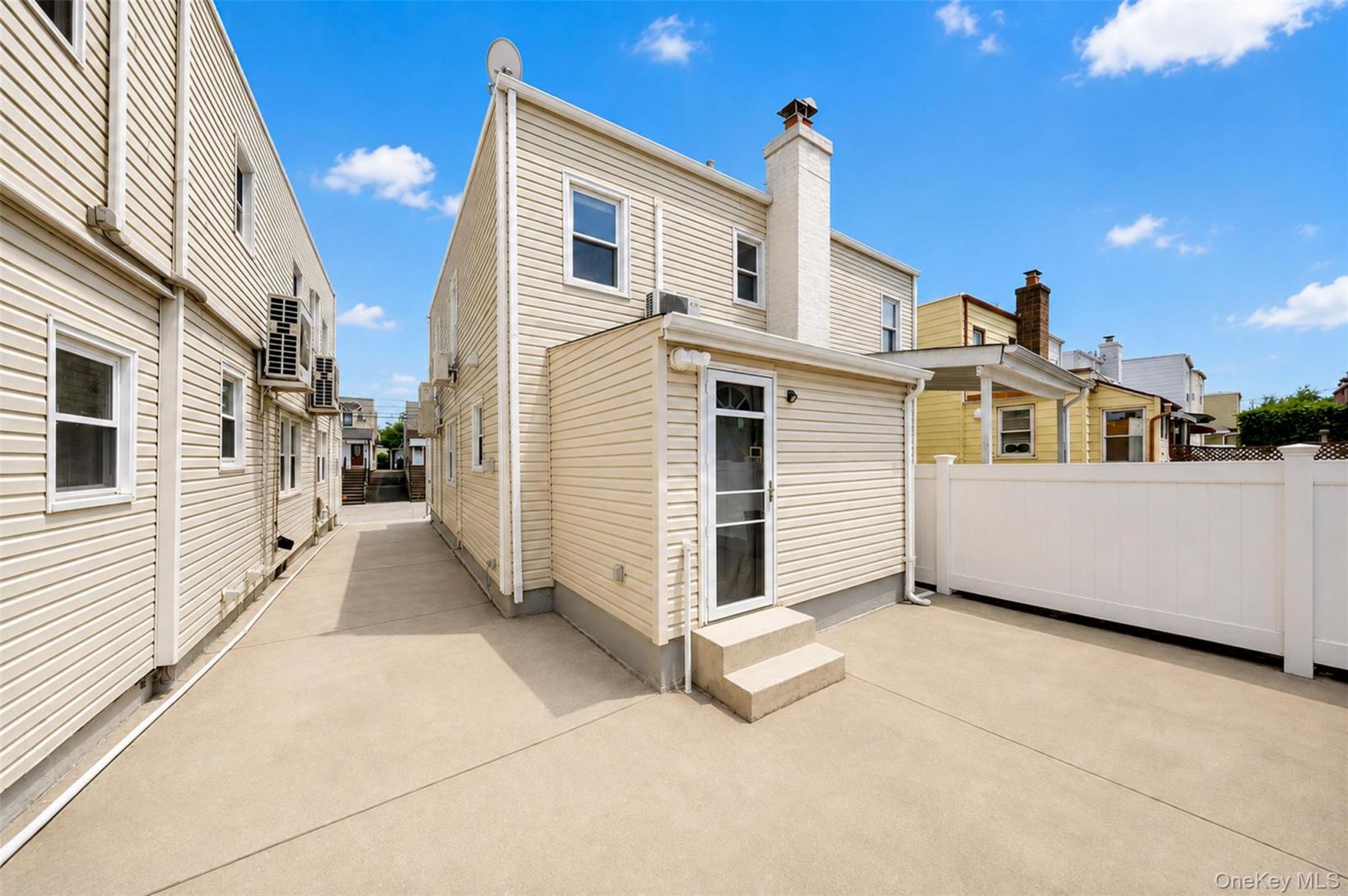 #15 photo, 32-33 202nd Street, Bayside , NY 11361