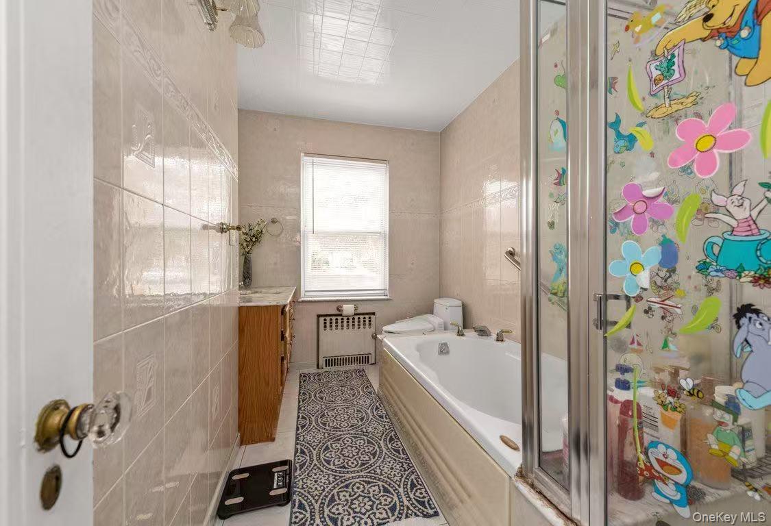 #10 photo, 38-19 223rd St, Bayside , NY 11361