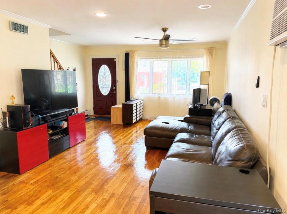 #3 photo, 201-10 26th Avenue, Bayside , NY 11360