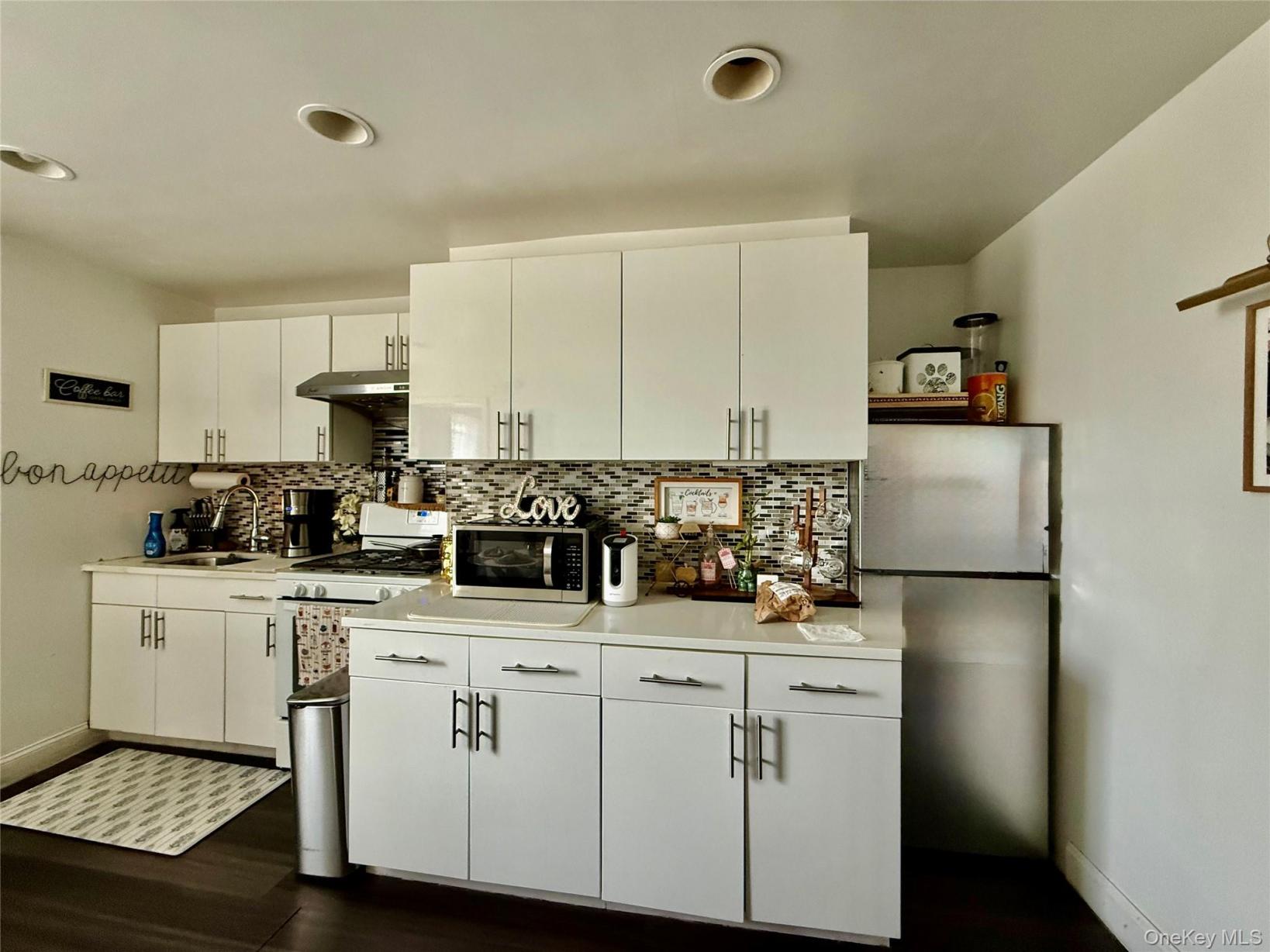 #4 photo, 14-18 114th Street, College Point , NY 11356