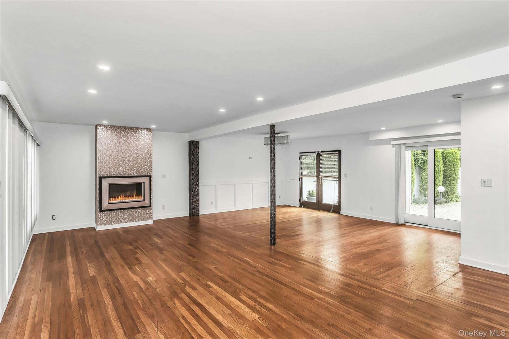 #3 photo, 14962 Powells Cove Boulevard, Whitestone , NY 11357