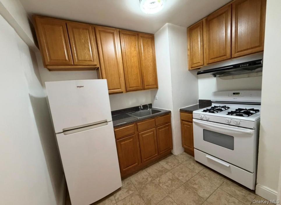 #7 photo, 83-30 Vietor Avenue, Elmhurst , NY 11373