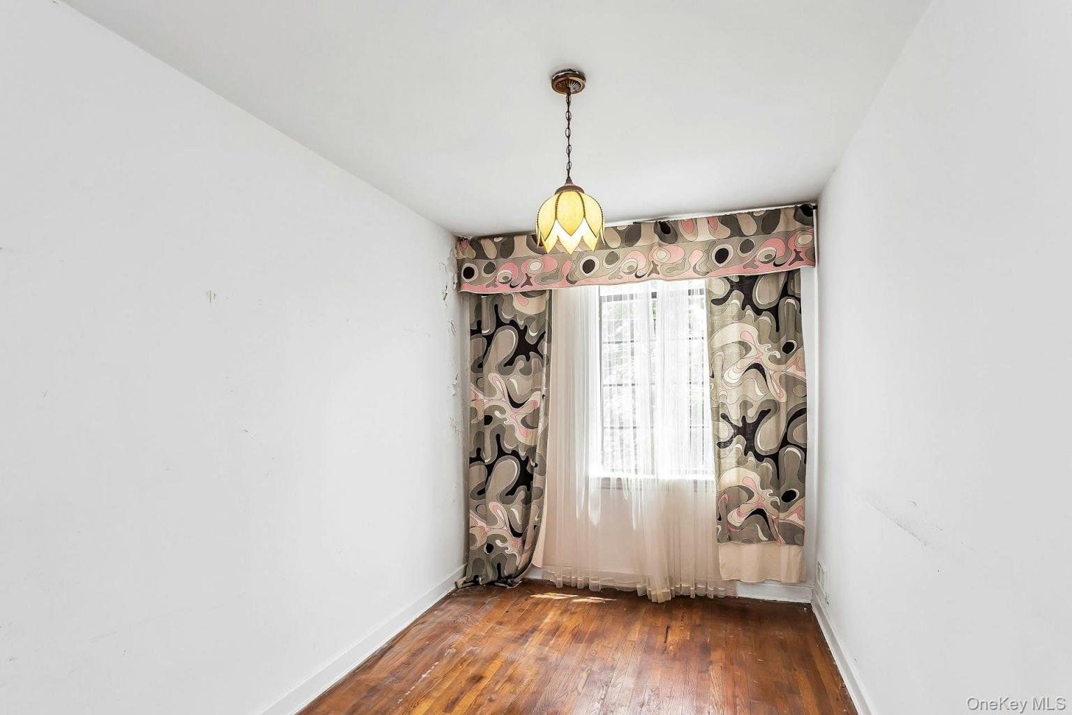 #14 photo, 12-08 152nd Street, Whitestone , NY 11357