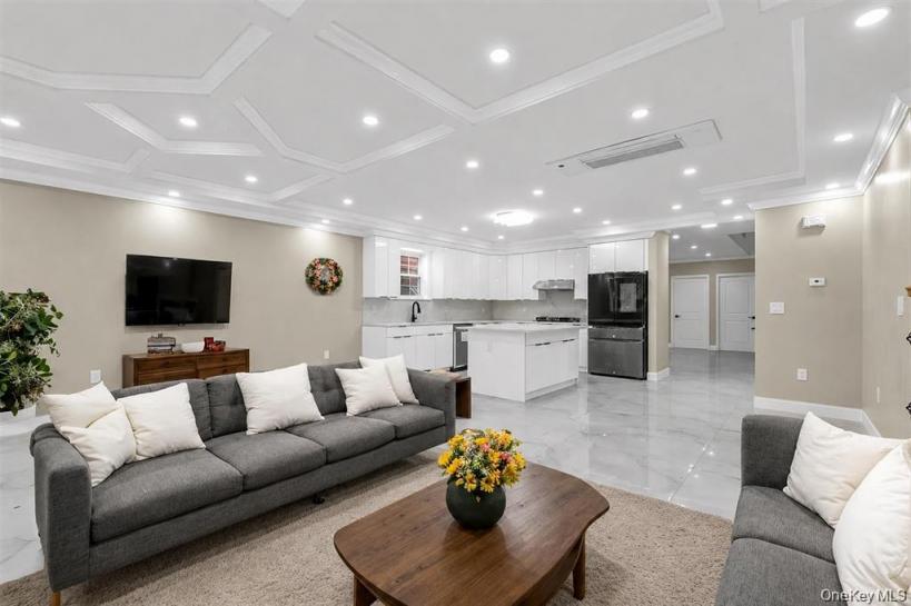 #2 photo, 27-09 Utopia Parkway, Flushing , NY 11358