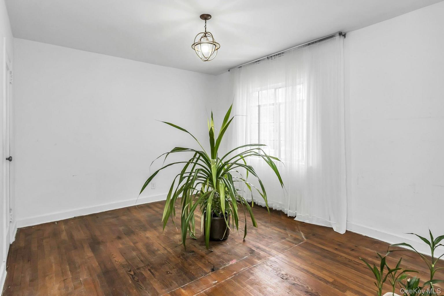 #15 photo, 12-08 152nd Street, Whitestone , NY 11357
