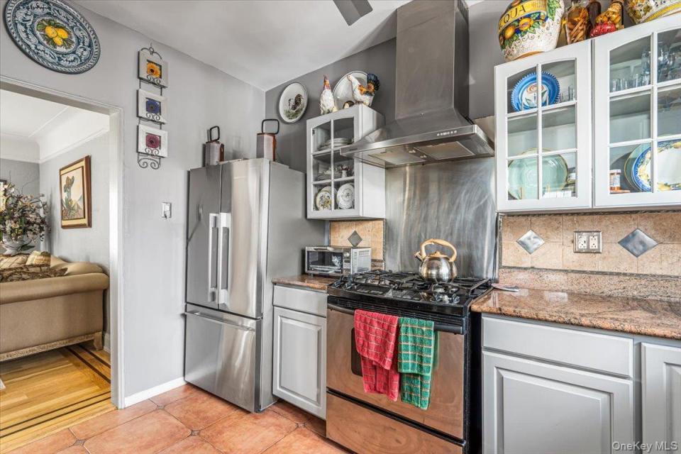 #9 photo, 166-47 25th Avenue, Whitestone , NY 11357