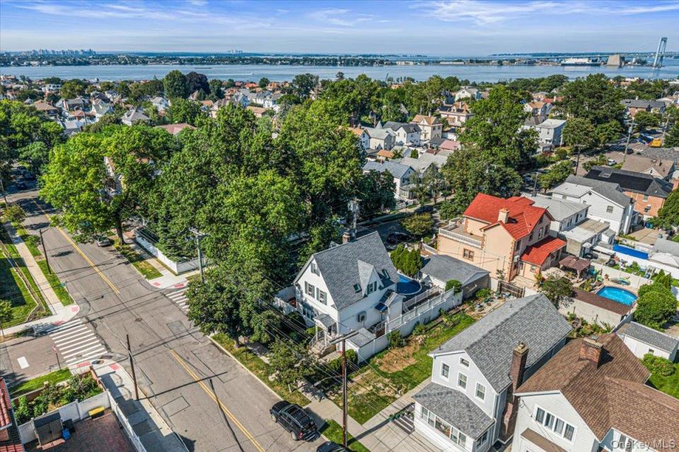 #3 photo, 1003 149th Street, Whitestone , NY 11357