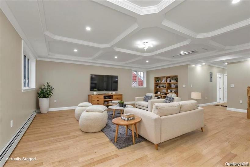 #4 photo, 27-09 Utopia Parkway, Flushing , NY 11358
