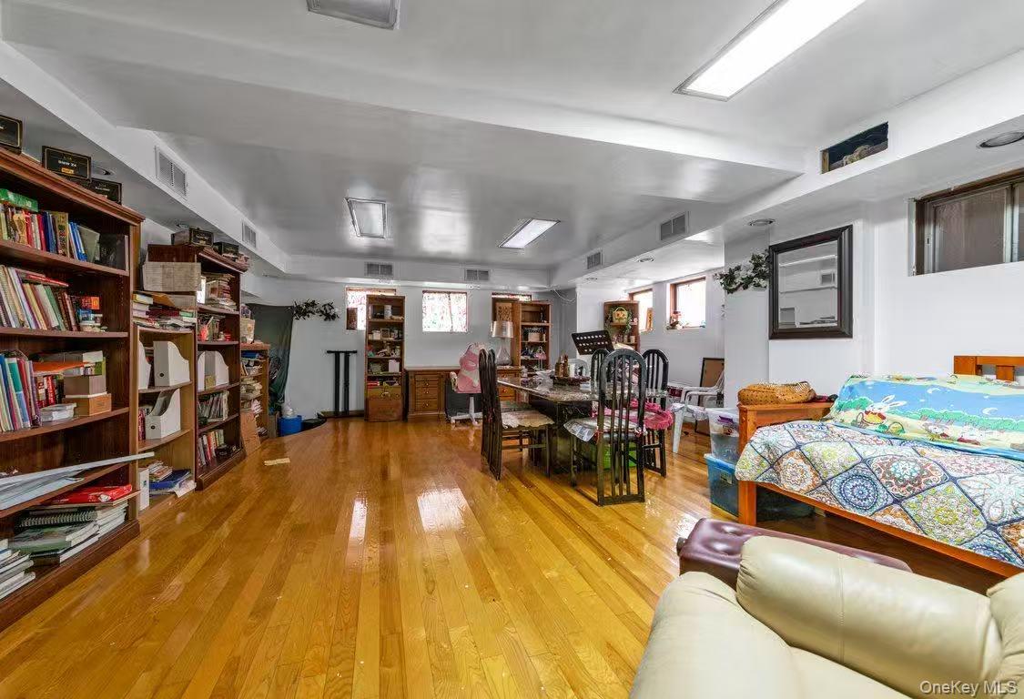 #11 photo, 38-19 223rd St, Bayside , NY 11361