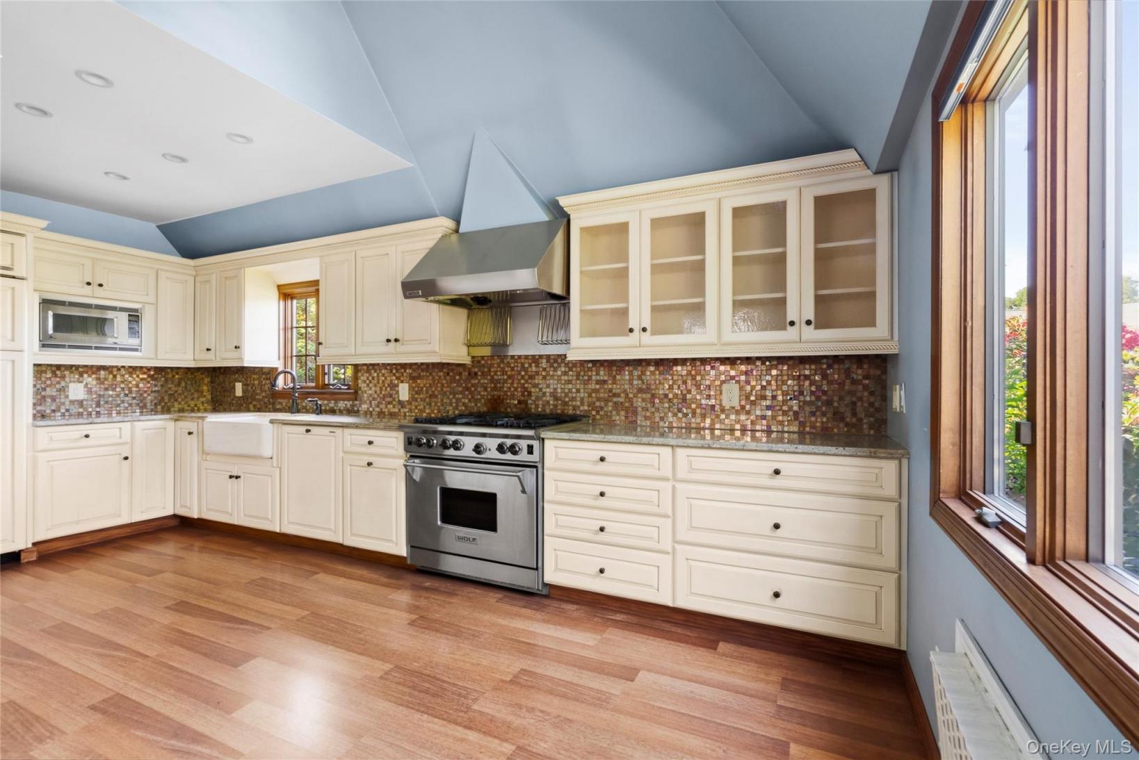 #13 photo, 21420 26th Avenue, Bayside , NY 11360
