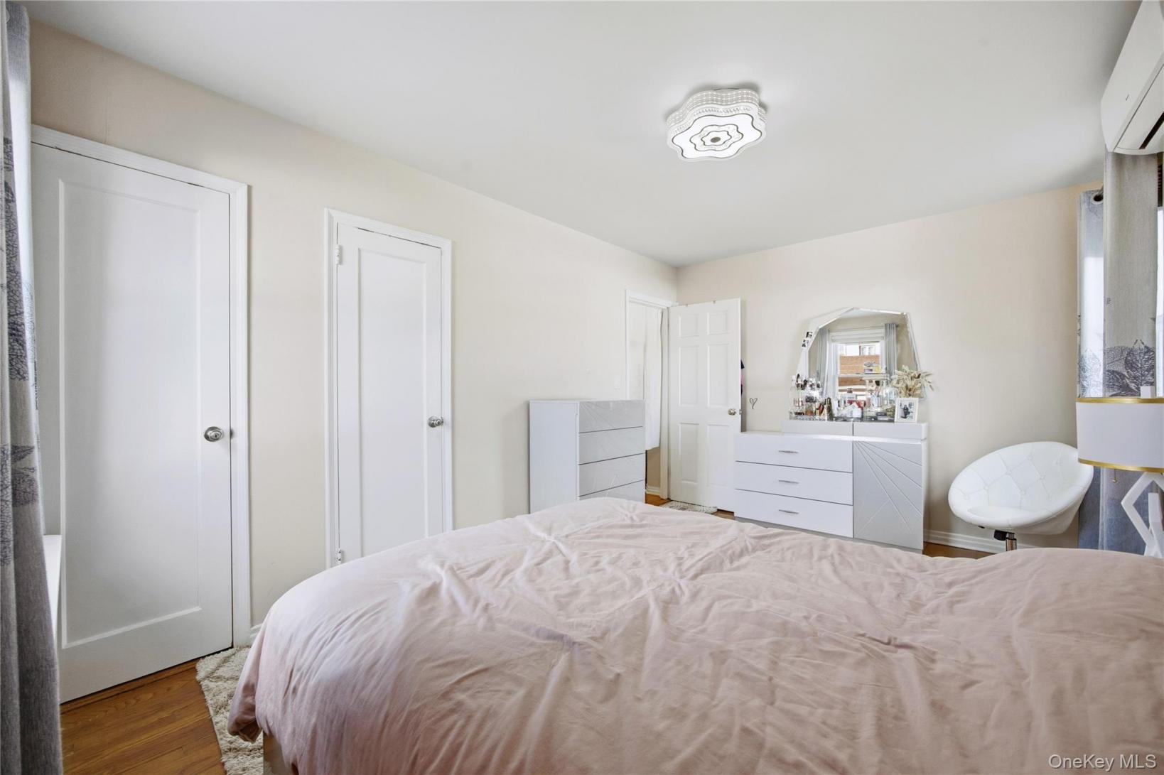 #7 photo, 32-03 Clearview Expressway, Bayside , NY 11361