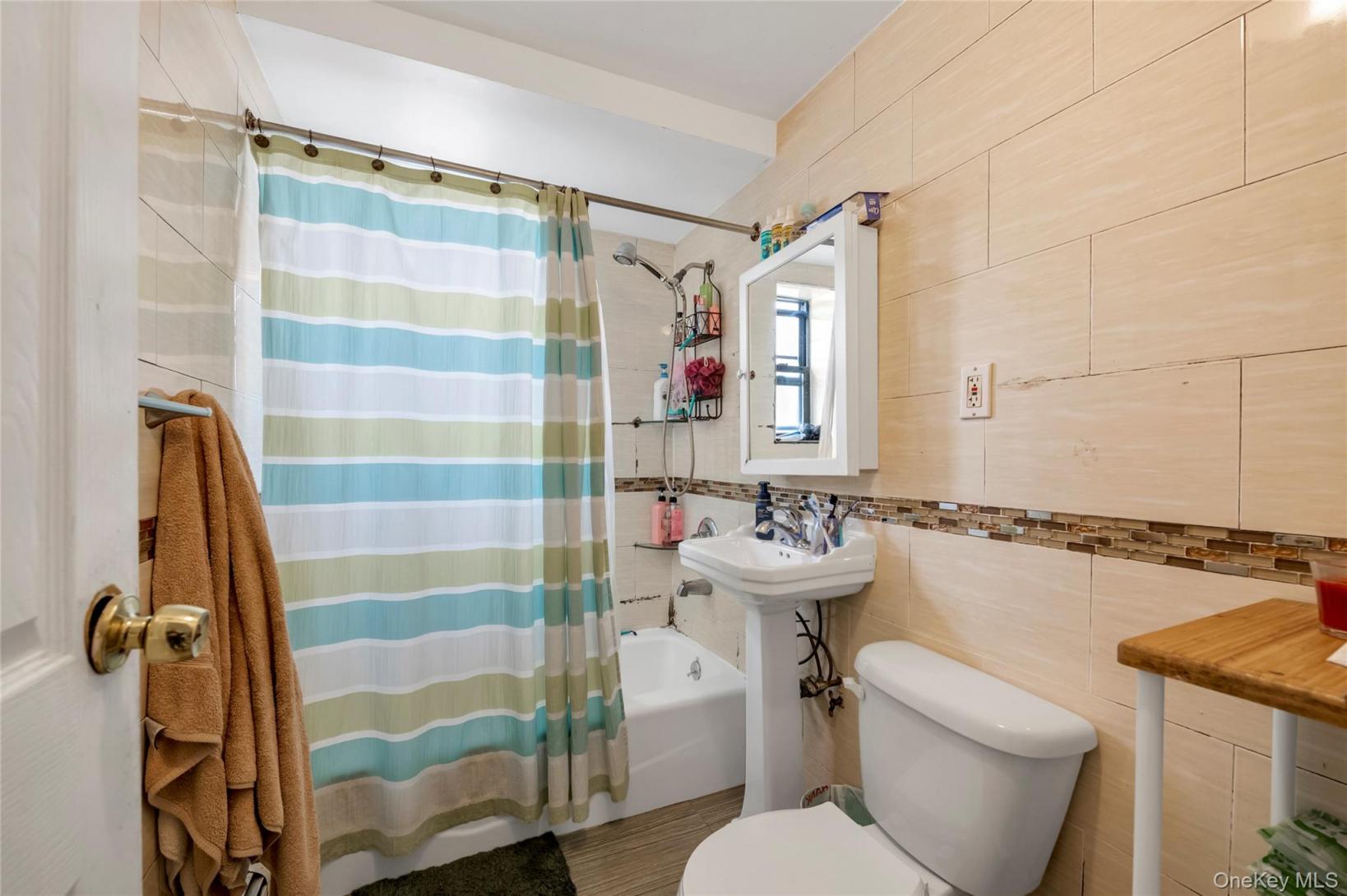 #16 photo, 2518 123rd Street, Flushing , NY 11354