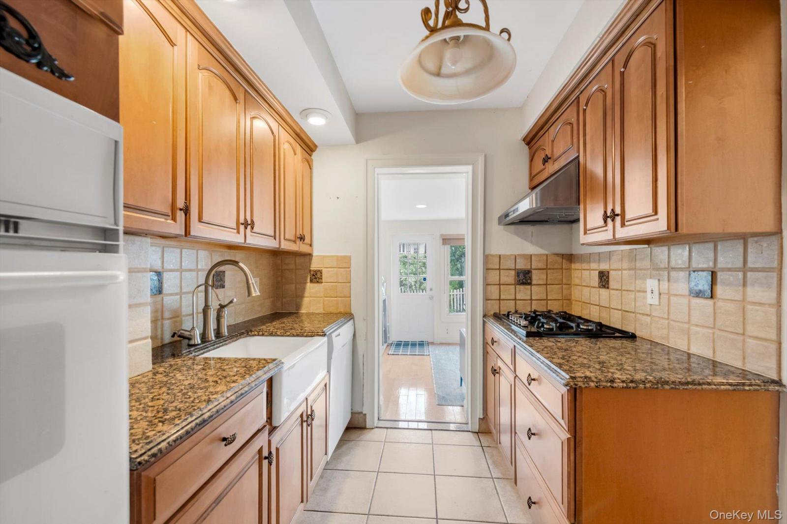 #6 photo, 15150 11th Avenue, Whitestone , NY 11357