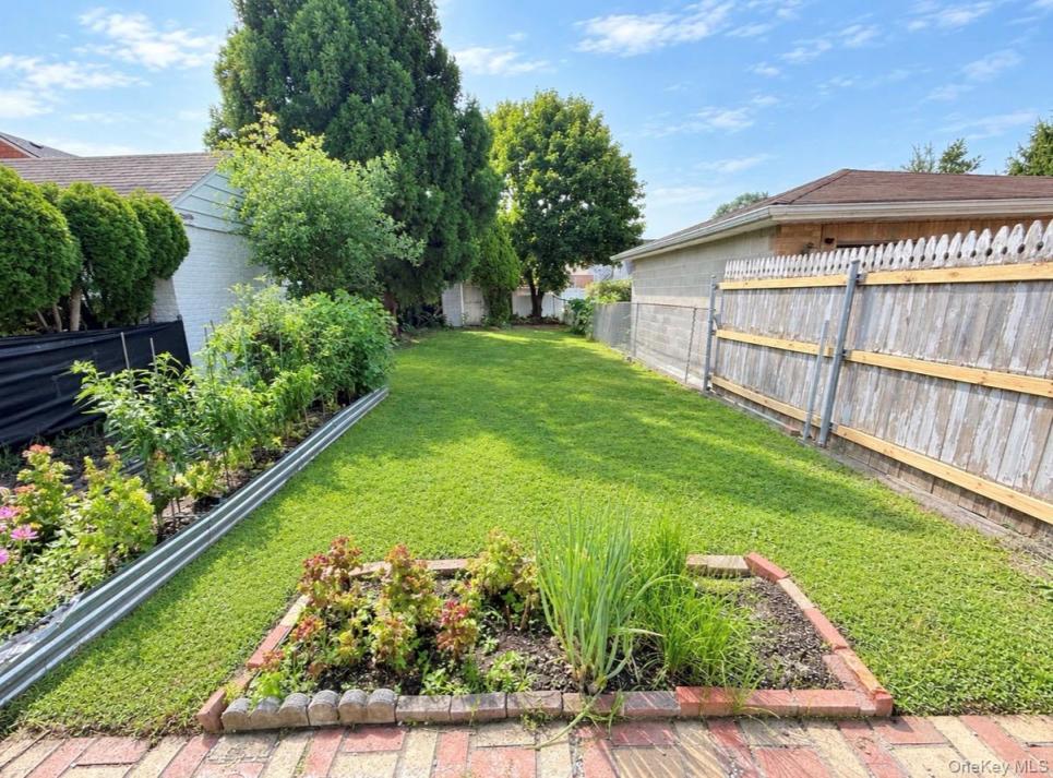 #13 photo, 201-10 26th Avenue, Bayside , NY 11360