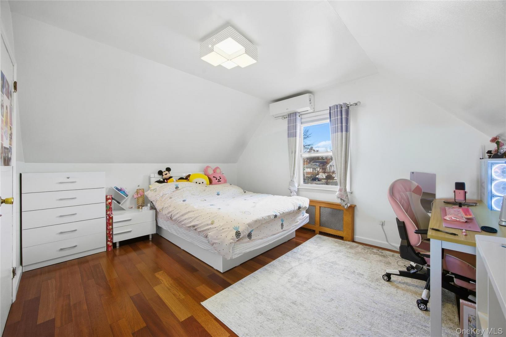 #12 photo, 32-03 Clearview Expressway, Bayside , NY 11361