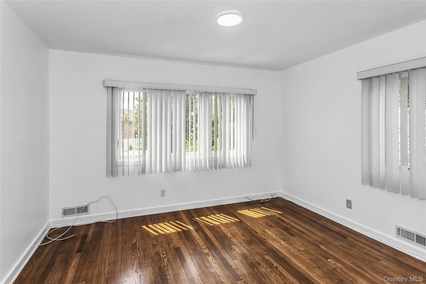 #18 photo, 14962 Powells Cove Boulevard, Whitestone , NY 11357