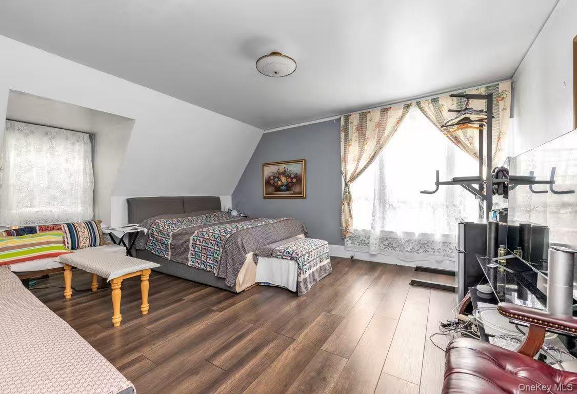 #8 photo, 38-19 223rd St, Bayside , NY 11361