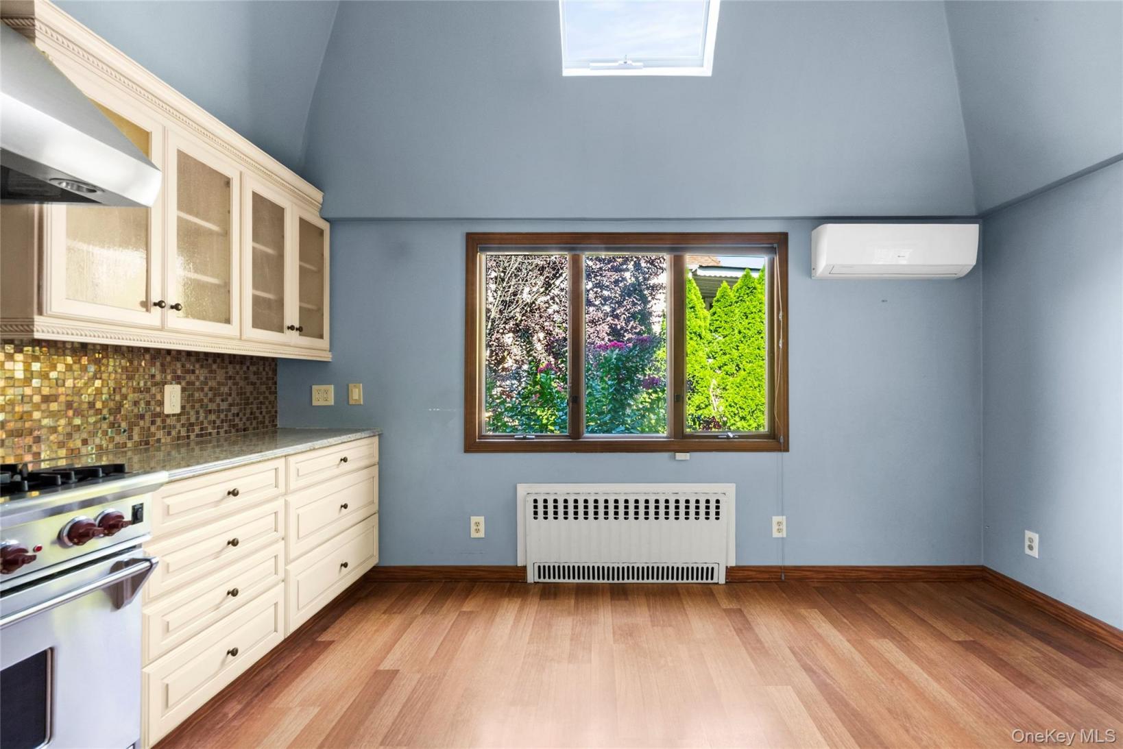 #14 photo, 21420 26th Avenue, Bayside , NY 11360