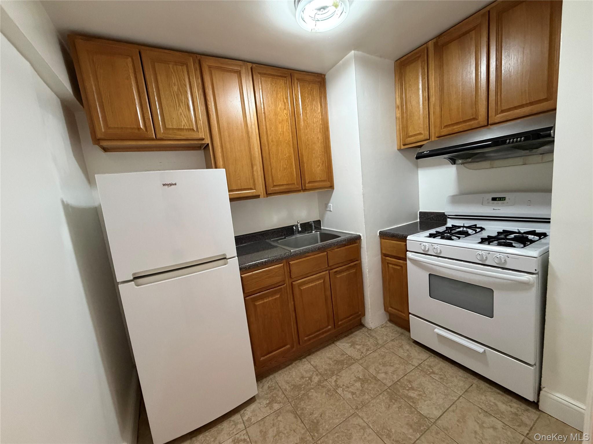 #4 photo, 83-30 Vietor Avenue, Elmhurst , NY 11373