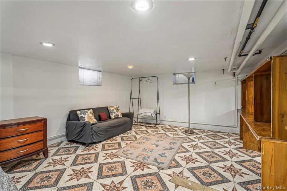 #19 photo, 166-47 25th Avenue, Whitestone , NY 11357