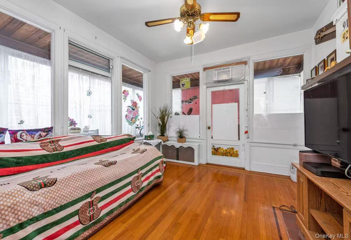 #6 photo, 38-19 223rd St, Bayside , NY 11361