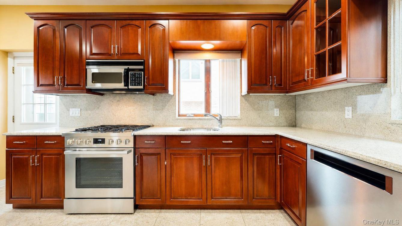#12 photo, 160-31 9th Avenue, Whitestone , NY 11357