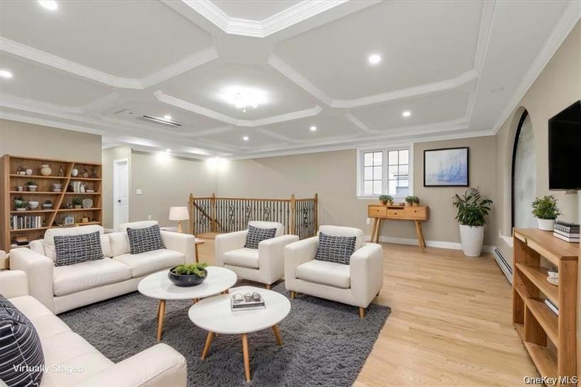 #5 photo, 27-09 Utopia Parkway, Flushing , NY 11358