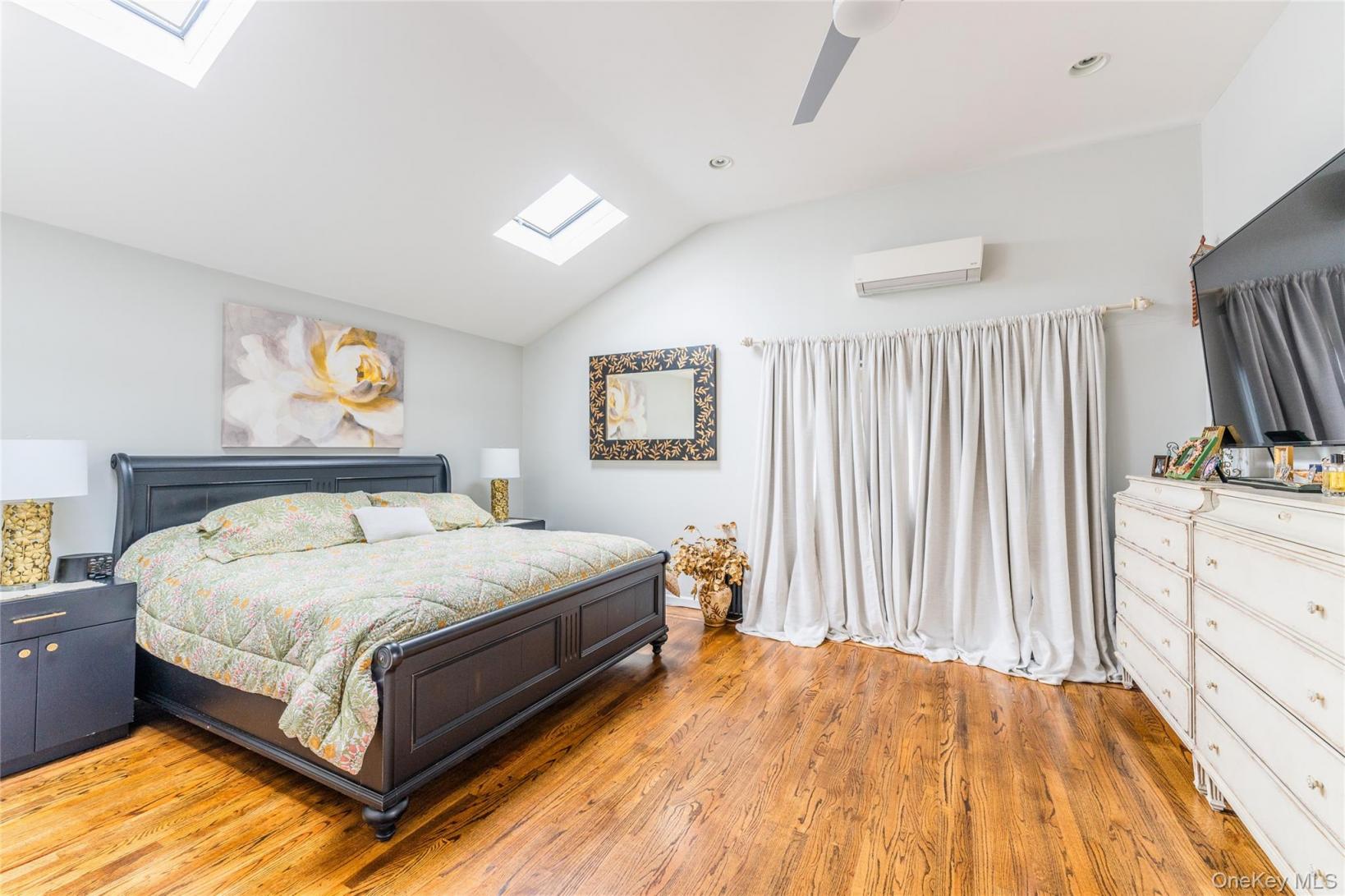 #14 photo, 166-31 24th Road, Whitestone , NY 11357