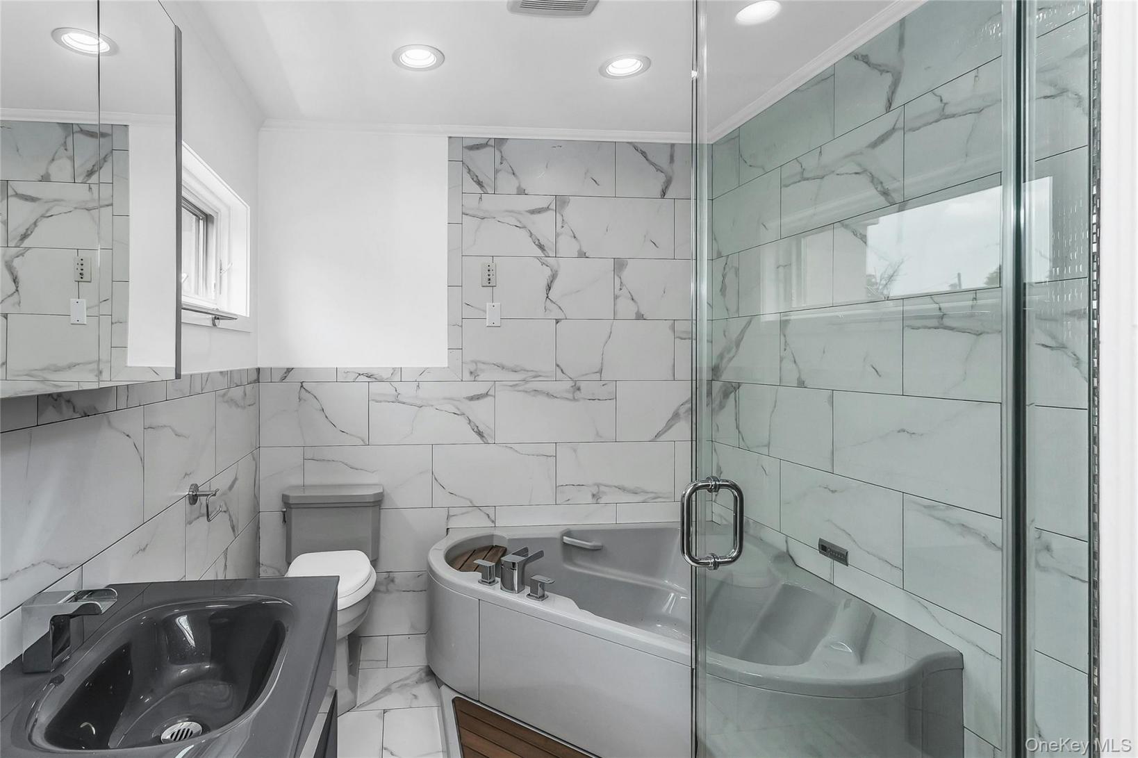 #16 photo, 14962 Powells Cove Boulevard, Whitestone , NY 11357